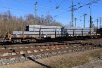 31 80 3907 255-4 D-DB - Ein mit Profilen beladener Güterwagen vom Typ 3907 RS am Güterbahnhof Köln Gremberg / © ummet-eck.de / christian schön