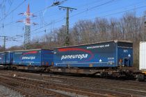 33 80 4955 328-6 D-KOMBI - Containerwagen Typ Sdggmrs am Bahnhof Köln Gremberg. Pro Wagen können zwei Container mit der maximalen Ladelänge transportiert werden. / © ummet-eck.de / christian schön