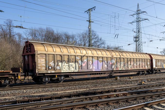 Güterwagen der Bauart Habbiins (2740) der Deutschen Bahn am 5.3.2022 im Güterbahnhof Gremberg  / © ummet-eck.de / christian schön