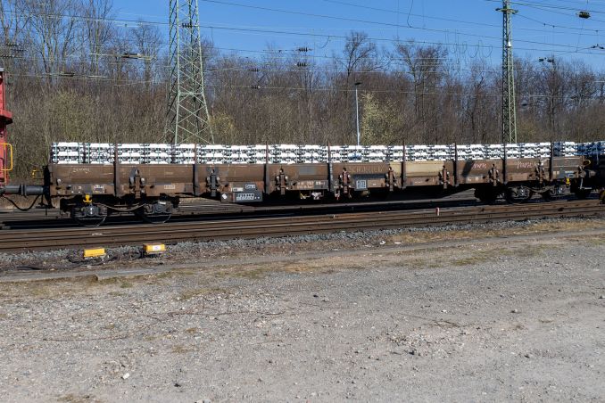 Dieser Res<sup>687</sup> mit Aluminiumbarren ist bei Köln Gremberg unterwegs. / © ummet-eck.de / christian schön Dieser Res<sup>687</sup> mit Aluminiumbarren ist bei Köln Gremberg unterwegs. / © ummet-eck.de / christian schön