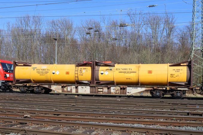 Güterwagen Sgns mit zwei Tanks Hydrogenflourid am Bahnhof Köln Gremberg / © ummet-eck.de / christian schön Güterwagen Sgns mit zwei Tanks Hydrogenflourid am Bahnhof Köln Gremberg / © ummet-eck.de / christian schön