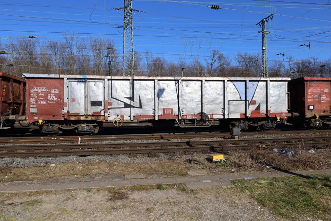 Güterwagen Eanos-x bei der Einfahrt nach Köln Gremberg / © ummet-eck.de / christian schön