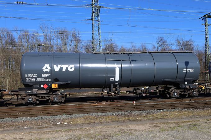 In noch tadellosem Grau lackiert ist dieser VTG-Güterwagen vom Typ Zacns in Köln Gremberg / © ummet-eck.de / christian schön
