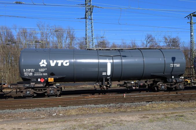 / © ummet-eck.de / christian schön In noch tadellosem Grau lackiert ist dieser VTG-Güterwagen vom Typ Zacns in Köln Gremberg / © ummet-eck.de / christian schön