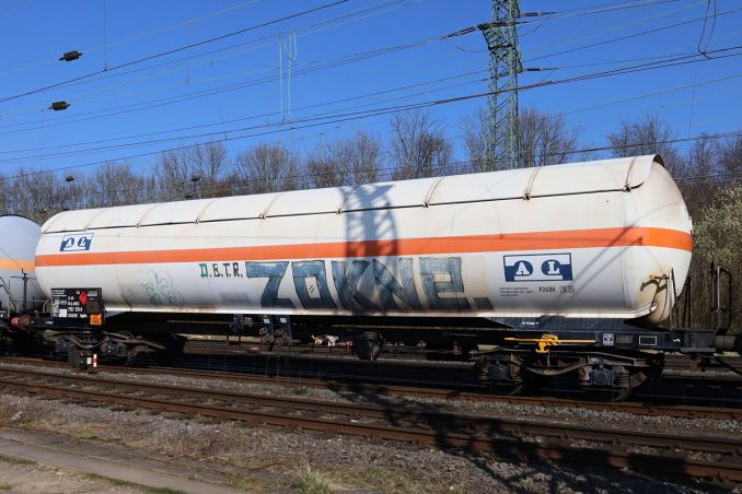 Aufgenommen am Bahnhof Köln Gremberg. Technische Daten leider im Foto nicht mehr genau zu entziffern. / © ummet-eck.de / christian schön