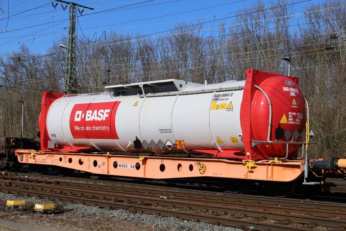 Wascosa Güterwagen mit Salzsäure Container von BASF. / © ummet-eck.de / christian schön Wascosa Güterwagen mit Salzsäure Container von BASF. / © ummet-eck.de / christian schön