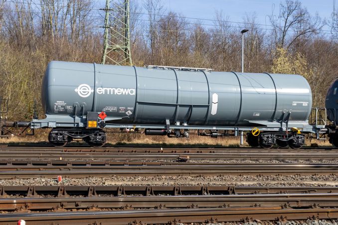 Mit Benzin beladen ist dieser Ermewa Kesselwagen am Güterbahnhof Köln Gremberg / © ummet-eck.de / christian schön