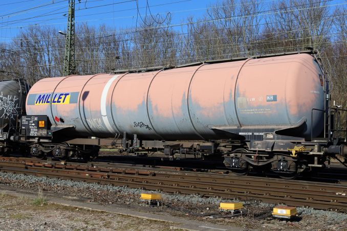 Kesselwagen der französischen Millet Rail in nicht mehr ganz so schönem Farbkleid in Köln Gremberg / © ummet-eck.de / christian schön