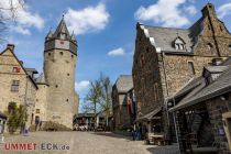 Spannende Greifvogelschau auf der Burg Altena. • © ummet-eck.de - Silke Schön