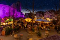 Weihnachtsmarkt auf dem Soester Domplatz. • © Wirtschaft & Marketing Soest GmbH