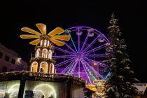 Der Weihnachtsmarkt in Lüdenscheid, 2023 mit Schnee. • © ummet-eck.de