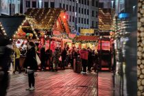 Weihnachtsstimmung auf dem Kö-Bogen-Markt in Düsseldorf. • © Düsseldorf Tourismus