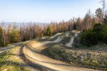 Sprünge in der Dirtline - Auf ihr kannst Du ausgiebig Sprünge üben. • © ummeteck.de - Silke Schön