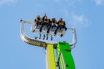 Fahrgeschäft Chaos Pendel - 16 Personen können den Thrill gleichzeitig erleben - inklusive Überschlag. • © ummeteck.de - Christian Schön