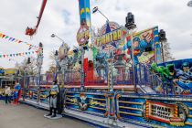Der Fighter fährt in der Saison 2023 mit dem Schausteller Mages. Hier auf der Bie-happy Kirmes in Bielefeld. • © ummet-eck.de - Silke Schön