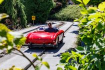 Rocky Mountain Rallye - Fort Fun Abenteuerland in Bestwig - Die Rocky Mountain Rallye findest Du im Fort Fun Abenteuerland in Bestwig.

Die schienengeführten Oldtimer befinden sich im hinteren unteren Teil des Freizeitparks. • © ummeteck.de - Silke Schön