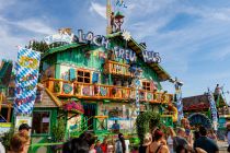 Münchner Lach+Freu-Haus (Distel) - Laufgeschäft auf der Kirmes - Das Münchner Lach+Freu-Haus ist ein Laufgeschäft, welches Du öfter auf Kirmesveranstaltungen erkunden kannst.  • © ummeteck.de - Christian Schön