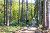 An der Müllenbacher Straße gibt es einen ausgeschilderten Parkplatz zur Brucher. Von dort sind es ein paar Minuten zu laufen bis zum Rundweg. • © ummeteck.de - Silke Schön