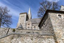 Die Pfarrkirche St. Martinus in Olpe ist eine prächtige, neugotische Kirche mitten im Ortszentrum.  • © ummeteck.de - Christian Schön