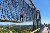 Die Panoramabrücke hält einige (umgehbare) Herausforderungen breit, wie diese Brücke auf der Brücke. • © ummeteck.de - Christian Schön