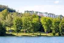 Badestelle Heiligenberg - Die Badestelle Heiligenberg beim DLRG an der Listertalsperre, von der Badestelle Kalberschnacke aus gesehen. • © ummeteck.de - Silke Schön