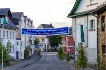 Auch das Meinerzhagener Unternhemen Krugmann grüßt die Blaukittel in Meinerzhagen. • © ummeteck.de - Silke Schön