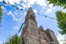 Die Pfarrkirche St. Martinus mit Schützenbeflaggung während des Schützenfestes 2022. • © ummeteck.de - Silke Schön