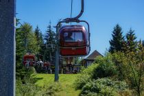 Die Doppelsesselbahn namens Pano´s Lift des Panorama Parks im Sauerland hat eine Länge von 425,13 Metern. • © ummeteck.de - Christian Schön