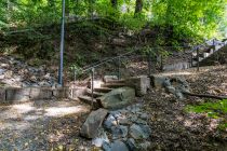 Der Weg zum Aussichtspunkt führt über Treppen und ist für Kinderwagen, Rollstuhl oder gehbehinderte Menschen nicht geeignet.
 • © ummeteck.de - Silke Schön