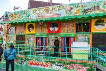 Soest Kirmes 2022 - Das Durchlaufen oder vielmehr Klettern macht den Kindern viel Spaß. • © ummeteck.de - Christian Schön