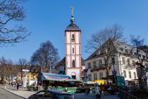 Die Nikolaikirche in Siegen, bekannt für das goldene Krönchen als Spitze. • © ummeteck.de - Christian Schön