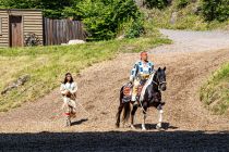 Winnetou gefesselt - Winnetou in der Hand des Großen Wolfs. • © ummeteck.de - Silke Schön