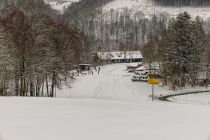 Skigebiet mit Skilift Hardenberg - Meinerzhagen im Sauerland - Das Skigebiet Hardenberg zwischen Meinerzhagen und dessen Ortsteil Valbert ist klein, nicht oft in Betrieb, aber trotzdem ein Highlight für alle aus der Umgebung. Wenn offen, dann kommen auch alle.
 • © ummeteck.de - Christian Schön