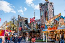 Anzahl Besucher Allerheiligenkirmes Soest - Um die 400 Schausteller prägen das Bild der riesigen Kirmes, welche jährlich bis zu einer Million (!) Besucher anzieht.  • © ummeteck.de - Christian Schön