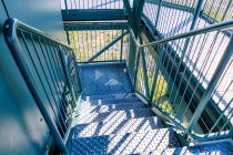 Aussichtsplattform Unnenbergturm Marienheide - So sieht es aus, wenn Du die Treppe hinunter gehst. • © ummeteck.de - Silke Schön