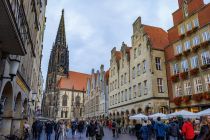 Weihnachtsmarkt in Münster an St. Lamberti - An St. Lamberti gibt es auch jedes Jahr einen bekannten Weihnachtsmarkt - einer von sechs in Münster. • © ummeteck.de - Christian Schön