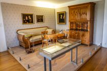 Möbel im Schloss Homburg - Zahlreiche sehr gut aufgearbeitete Möbel aus dem 19. und 20. Jahrhundert stehen im Schloss. • © ummeteck.de - Silke Schön