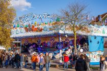 Allerheiligenkirmes Soest 2022 - Petersburger Schlittenfahrt ist eine Berg- und Talbahn. • © ummeteck.de - Christian Schön