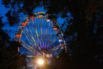 Riesenrad auf der Sim Jü 2022 - Das Riesenrad Roue Parisienne ist ebenfalls auf der Sim Jü 2022. • © ummeteck.de - Christian Schön