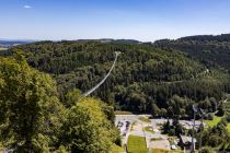 Seit 01. Juli 2023 eröffnet ist die Hängebrücke Skywalk an der Mühlenkopfschanze. • © ummet-eck.de - Christian Schön