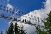 Hängebrücke Skywalk - Willingen - Bilder - Der Weg aus Gitterrosten ist 1,50 Meter breit. Die Investitionssumme betrug 4,5 Millionen Euro. • © Henrike Flamme
