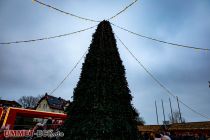 Coca Cola Weihnachtstrucks in Meinerzhagen - Ein bisserl Beleuchtung, ein bisserl Musik, viele Menschen und viel gute Stimmung. • © ummeteck.de - Christian Schön