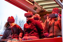 Coca Cola Trucks in Meinerzhagen - Dezember 2022 - Virtual Reality-Abenteuer in einem der Weihnachtstrucks. • © ummeteck.de - Christian Schön