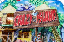 Crazy Island (Schneider) - Kirmes Laufgeschäft - Crazy Island heißt das Laufgeschäft des Schaustellers Schneider. • © ummeteck.de - Christian Schön