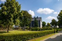 Der Pfarrgarten befindet sich neben der Kirche St. Clemens. • © ummeteck.de - Christian Schön