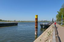 Duisburger Hafen - Duisburg - Bilder - Aussicht auf den Rhein. • © ummeteck.de - Christian Schön