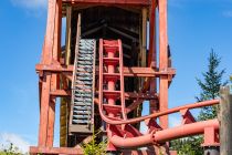 Devils Mine - Achterbahn im Fort Fun Abenteuerland - Bestwig - Und? Habt ihr noch den Hauch einer indonesischen Achterbahn verspürt, als ihr mit Devils Mine zum letzten Mal gefahren seid? Ne - ist quatsch. Die Bahn stand zwar von 1991 bis 1995 in Indonesien, hat sich aber seit 1996 im Fort Fun Abenteuerland gut eingelebt. • © ummeteck.de - Silke Schön