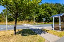 Danach gehst Du über die Straße. Dort steht bereits das erste Hinweisschild.  • © ummeteck.de - Silke Schön