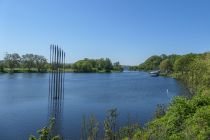 Bilder Kemnader See - Bochum und Witten - Wie die anderen Seen auch dient der Kenmader See heute mehrheitlich der Freizeit, aber auch die Klärwirkung durch Absinken von Schwebstoffen zum Beispiel bei Starkregen ist immer noch vorhanden. I • © ummeteck.de - Christian Schön