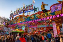 Musikexpress (Schneider-Krause) - Berg- und Talbahn auf einer Kirmes - Der Musik-Express ist ein Fahrgeschäft des Schaustellerbetriebes Schneider-Krause.  • © ummet-eck.de - Christian Schön